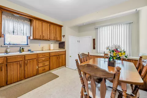 4583 E 13 Mile Rd, Warren, MI 48092 photo 8