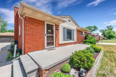 4583 E 13 Mile Rd, Warren, MI 48092 photo 3
