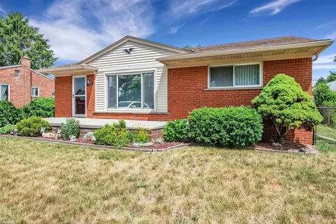 4583 E 13 Mile Rd, Warren, MI 48092 photo 2
