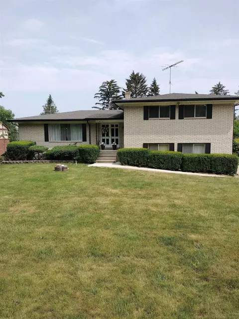 8672 Elizabeth, White Lake, MI 48386