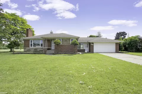36064 Garfield, Clinton Township, MI 48035
