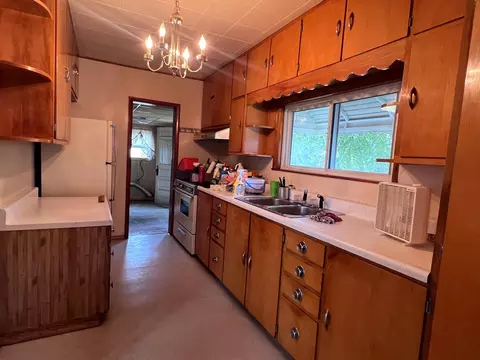 210 E Sixth, Clare, MI 48617 photo 8