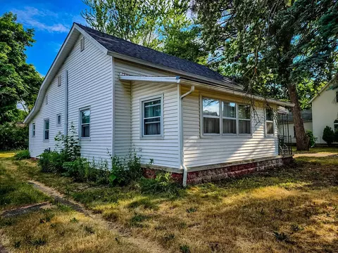 210 E Sixth, Clare, MI 48617 photo 4