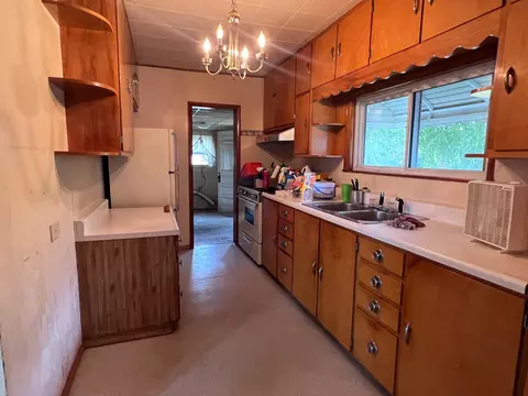 210 E Sixth, Clare, MI 48617 photo 9