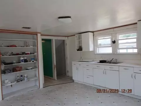 3250 Walton, Flint, MI 48504 photo 2