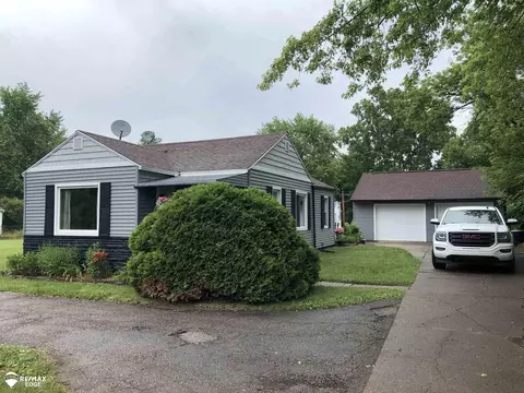 3462 N Belsay, Flint, MI 48506