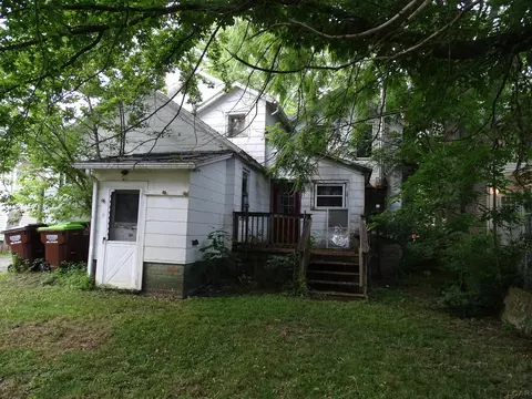 818 E Maumee, Adrian, MI 49221 photo 2