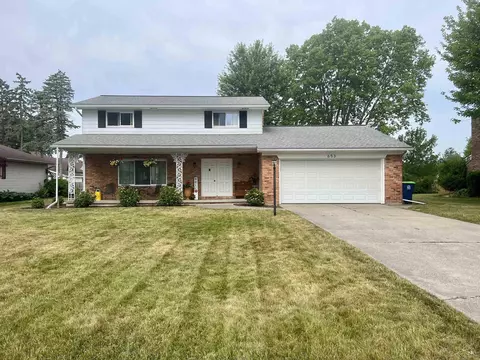 653 N Frost Dr, Saginaw, MI 48638
