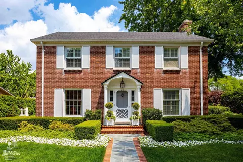 20 Roslyn, Grosse Pointe Shores, MI 48236