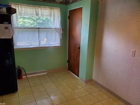 951 Hughes, Flint, MI 48503 photo 8