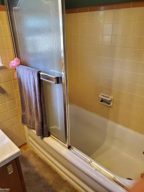 951 Hughes, Flint, MI 48503 photo 11