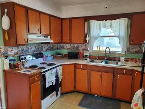 951 Hughes, Flint, MI 48503 photo 6