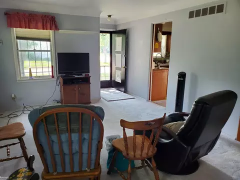 951 Hughes, Flint, MI 48503 photo 2