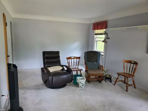951 Hughes, Flint, MI 48503 photo 3