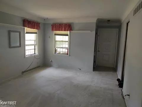 951 Hughes, Flint, MI 48503 photo 4