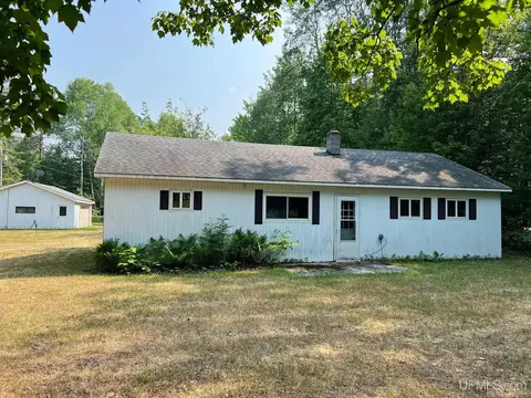 11420 W George, Manistique, MI 49854