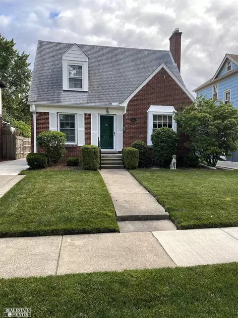 421 Cloverly, Grosse Pointe, MI 48236