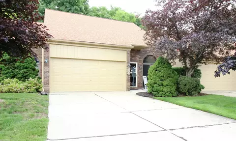 2391 Rochelle Park, Rochester Hills, MI 48309