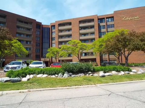 3318 Country, Saint Clair Shores, MI 48082