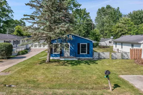 948 Liberty St, Algonac, MI 48001