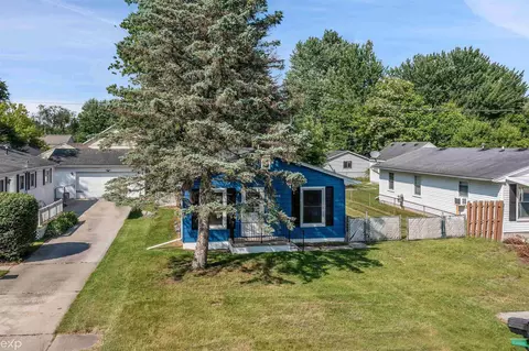948 Liberty St, Algonac, MI 48001 photo 7