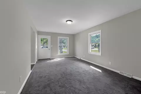 948 Liberty St, Algonac, MI 48001 photo 12