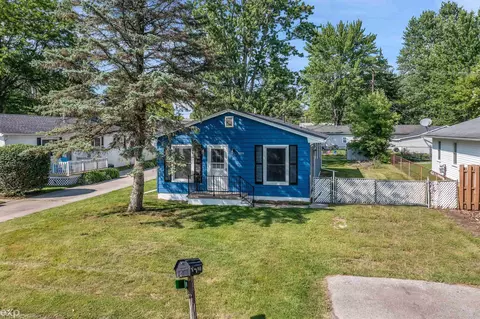 948 Liberty St, Algonac, MI 48001 photo 8