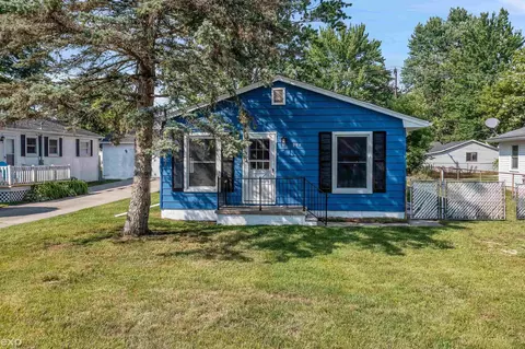 948 Liberty St, Algonac, MI 48001 photo 3