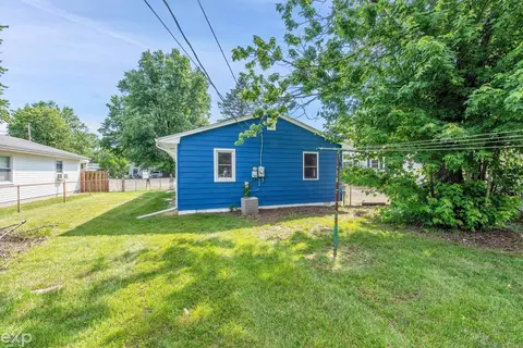 948 Liberty St, Algonac, MI 48001 photo 24