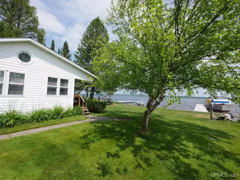 42830 Lakeshore, Chassell, MI 49916