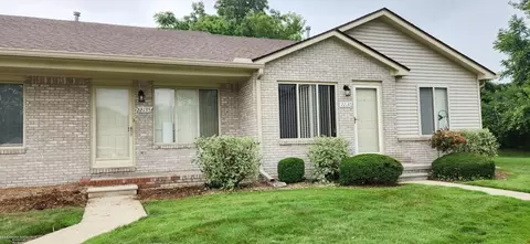 22135 Glenwood, Clinton Township, MI 48035