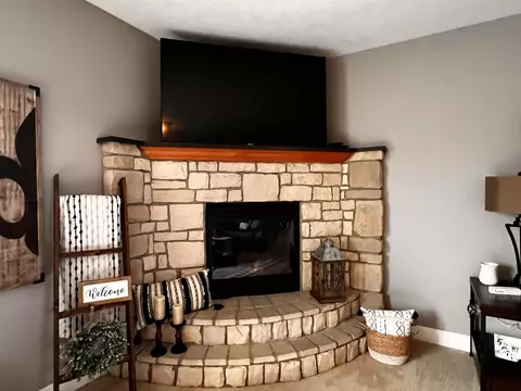 Living - 562 S Harrison, Harrison, MI 48625 photo 2 of 5