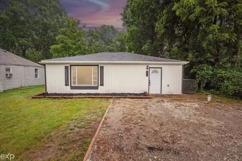 3221 E Hemphill, Burton, MI 48529