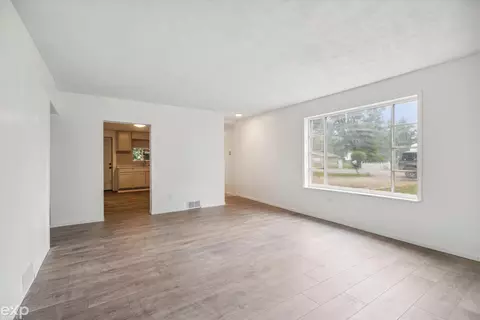 3221 E Hemphill, Burton, MI 48529 photo 5