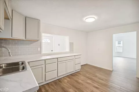 3221 E Hemphill, Burton, MI 48529 photo 8