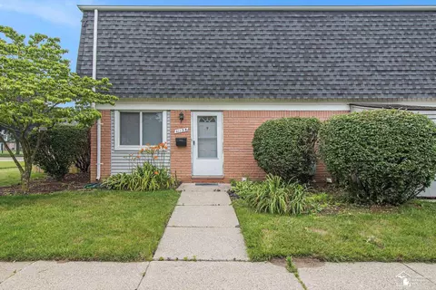 41135 S Woodbury Green Dr, Van Buren Twp, MI 48111