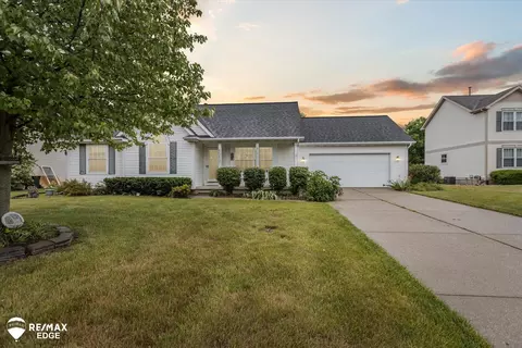 6053 Big Rock Dr, Grand Blanc, MI 48439