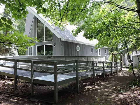 2225 N Garfield Rd, Pinconning, MI 48650