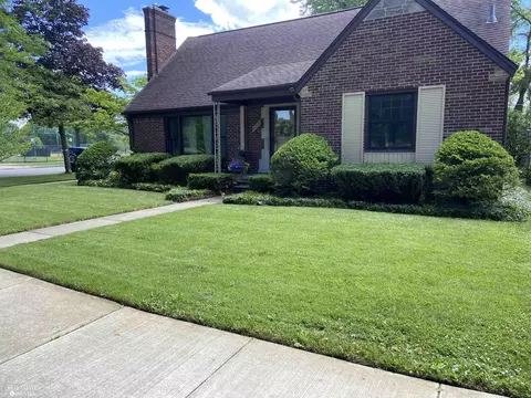 403 Cloverly, Grosse Pointe Farms, MI 48236