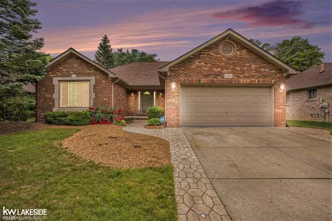 53743 Springhill Meadows Dr, Macomb, MI 48042
