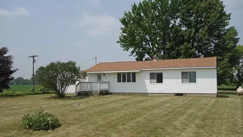 5700 E Peet Rd, Chesaning, MI 48616