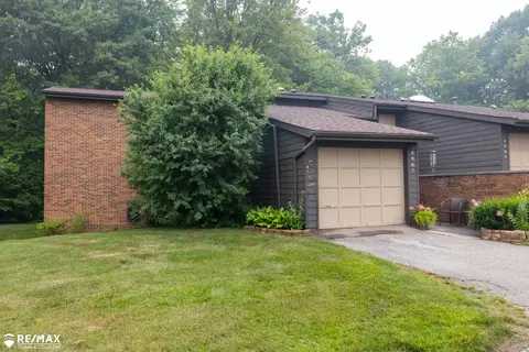 2062 Walden Ct, Flint, MI 48532