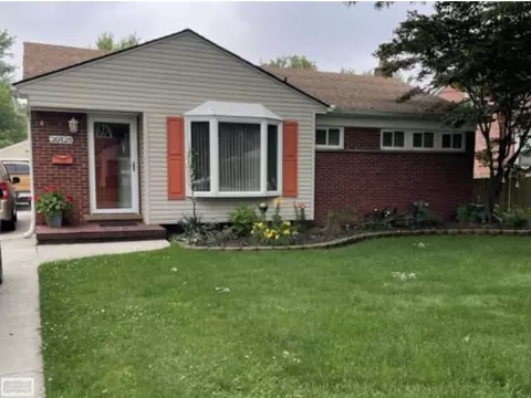 20125 Shady Ln, Saint Clair Shores, MI 48080