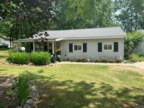 1060 Crestview, Harrison, MI 48625