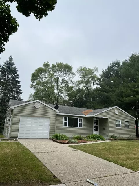 325 W John St, Clare, MI 48617