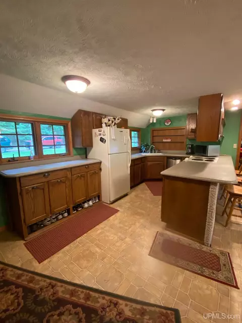3671 13th, Escanaba, MI 49829 photo 9