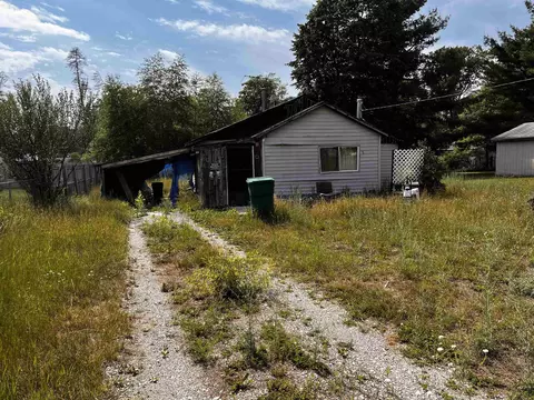 4205 E Oakley, Harrison, MI 48625