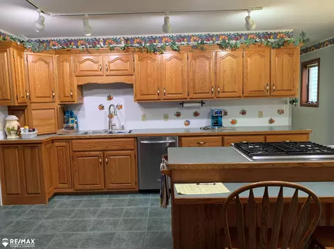 12469 Bell Rd, Burt, MI 48417 photo 4