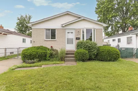 28727 Waverly, Roseville, MI 48066
