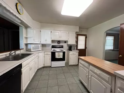 773 Harkness, Adrian, MI 49221 photo 8